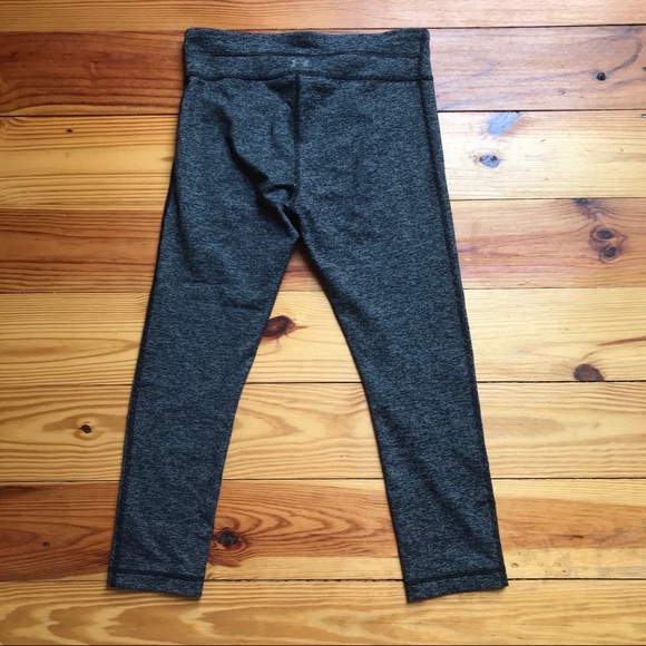 Under Armour Gray Capris Leggings, EUC, S - Picture 11 of 12